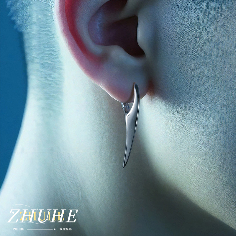 Curved Spike Ear Hoops, Jewelr - Men Accessories Look 评论和价格