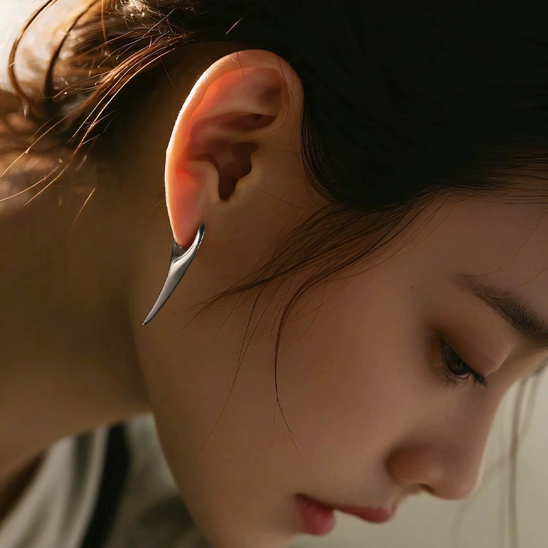 Curved Spike Ear Hoops, Jewelr - Men Accessories Look 评论和价格