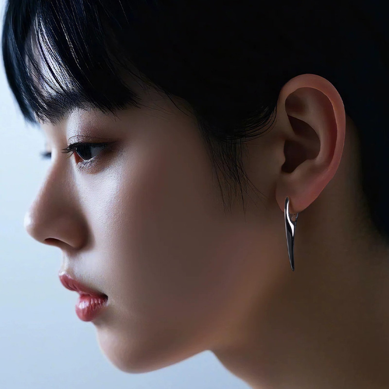 Curved Spike Ear Hoops, Jewelr - Men Accessories Look 评论和价格